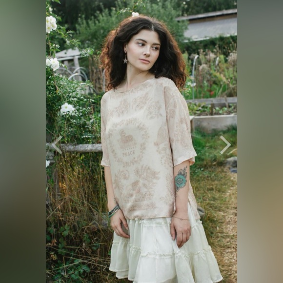 Market Of Stars Tops - Market of Stars Land of Plenty Lamb Peace bamboo top